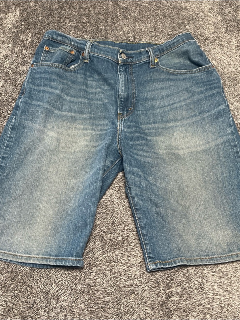 Levi’s 569 Loose Straight Denim Shorts - Men’s Size 34 - Medium Wash